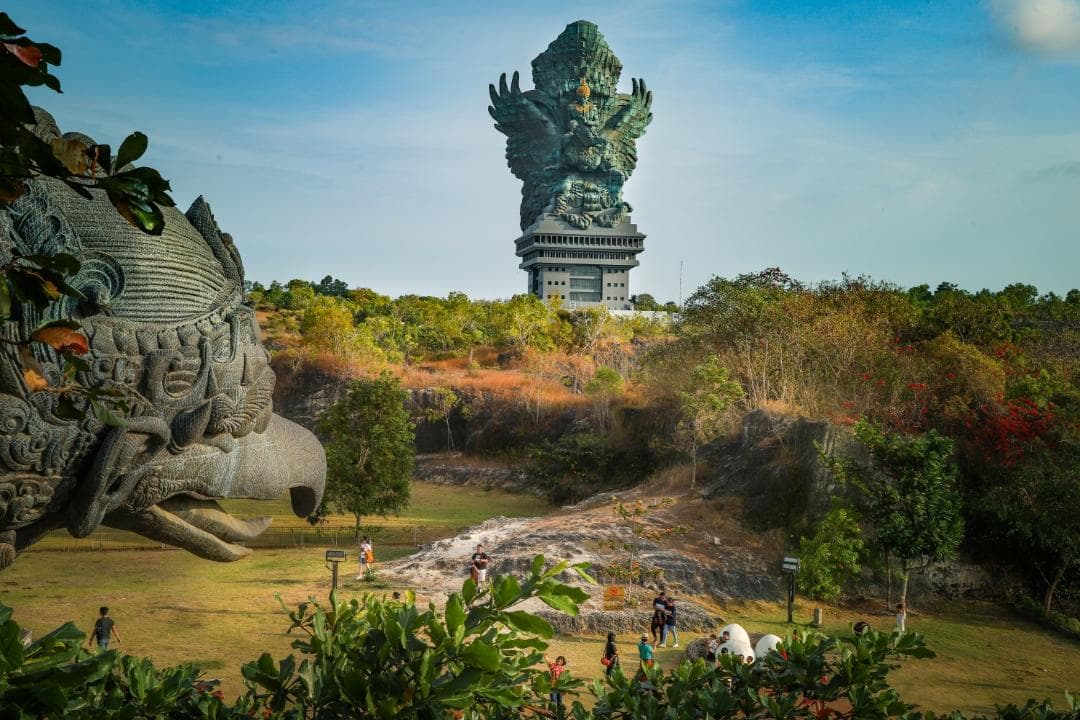 https://apiv2.easyticket.id/storage/destination/DZHPf12LSconJkkD3bXzAWitpjFScUbHb9eqjS1A.jpg